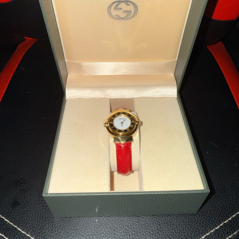 Gucci Gold Timepiece with Red Leather Band - Picture 3 of 4